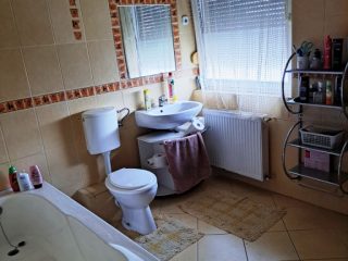 Eladó 100 m²-esikerház Szigethalom, Fiumei utcáról nyíló: 98'000'000 Ft