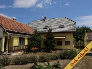 Eladó 141 m²-escsaládi ház Szigetszentmiklós, Arpad  utchoz közel utca: 92'800'000 Ft