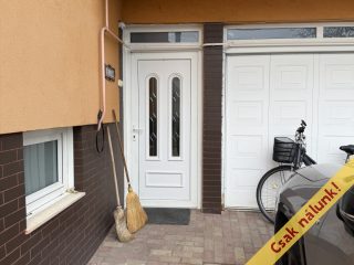 Eladó 132 m²-escsaládi ház Szigetszentmiklós, Bíró Lajos utca közeli, Duna parti utca: 99'000'000 Ft