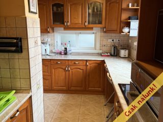 Eladó 132 m²-escsaládi ház Szigetszentmiklós, Bíró Lajos utca közeli, Duna parti utca: 99'000'000 Ft