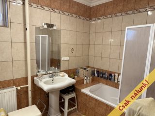 Eladó 132 m²-escsaládi ház Szigetszentmiklós, Bíró Lajos utca közeli, Duna parti utca: 99'000'000 Ft