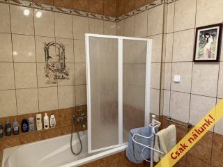 Eladó 132 m²-escsaládi ház Szigetszentmiklós, Bíró Lajos utca közeli, Duna parti utca: 99'000'000 Ft