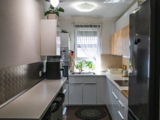 Eladó 123 m²-escsaládi ház Szigetszentmiklós, Duna közeli utca: 128'000'000 Ft