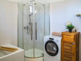 Eladó 123 m²-escsaládi ház Szigetszentmiklós, Duna közeli utca: 128'000'000 Ft