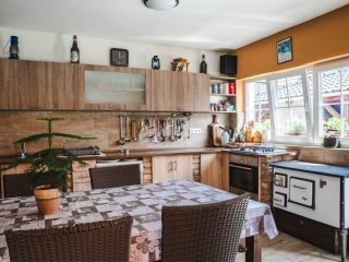Eladó 177 m²-escsaládi ház Szigetszentmiklós, Horgász utcához közel eső részen utca: 230'000'000 Ft