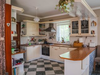 Eladó 177 m²-escsaládi ház Szigetszentmiklós, Horgász utcához közel eső részen utca: 230'000'000 Ft