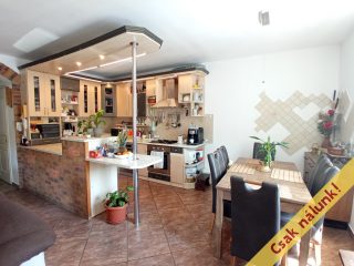 Eladó 112 m²-escsaládi ház Szigetszentmiklós, KOMÁROMI utca: 129'500'000 Ft
