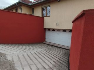 Eladó 98 m²-escsaládi ház Szigetszentmiklós (Kertváros) , Központ közeli utca: 119'500'000 Ft