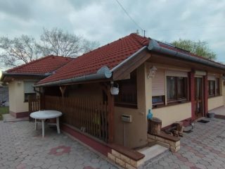 Eladó 98 m²-escsaládi ház Szigetszentmiklós (Kertváros) , Központ közeli utca: 119'500'000 Ft