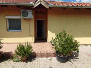 Eladó 76 m²-esikerház Szigetszentmiklós (Kertváros) , Műúthot közeli utca: 85'900'000 Ft