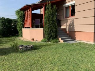 Eladó 219 m²-escsaládi ház Szigetszentmiklós, Műúthoz közeli utca: 177'000'000 Ft