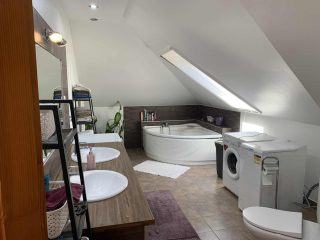 Eladó 219 m²-escsaládi ház Szigetszentmiklós, Műúthoz közeli utca: 177'000'000 Ft