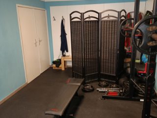 Kiadó 70 m²-esüzlethelyiség utcai bejárattal Szigetszentmiklós (Óváros) , dr Lengyel Lajos utca közeli utca: 250'000 Ft