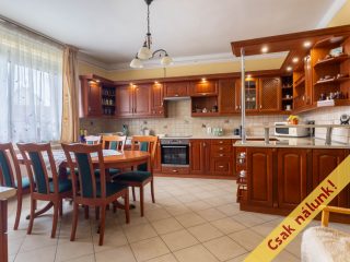 Eladó 150 m²-escsaládi ház Szob, Arany János utca: 98'000'000 Ft