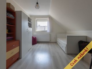 Eladó 150 m²-escsaládi ház Szob, Arany János utca: 98'000'000 Ft