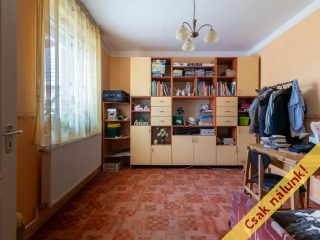 Eladó 150 m²-escsaládi ház Szob, Arany János utca: 98'000'000 Ft