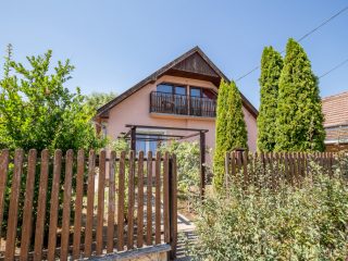 Kiadó 130 m²-escsaládi ház Sződliget, Dr. Kemény József utca: 310'000 Ft