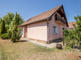 Kiadó 130 m²-escsaládi ház Sződliget, Dr. Kemény József utca: 310'000 Ft