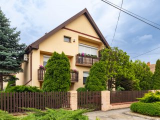 Eladó 184 m²-escsaládi ház Sződliget, Rezeda utca: 145'900'000 Ft