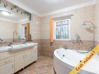 Eladó 243 m²-escsaládi ház Szokolya, Törökpatak utca: 179'000'000 Ft