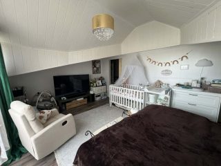 Eladó 250 m²-escsaládi ház Taksony, Dunaparti: 349'900'000 Ft