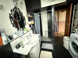 Eladó 250 m²-escsaládi ház Taksony, Dunaparti: 349'900'000 Ft