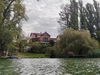 Eladó 250 m²-escsaládi ház Taksony, Dunaparti: 349'900'000 Ft