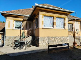 Eladó 129 m²-escsaládi ház Tápiószecső, Révai u. utca: 69'900'000 Ft