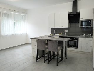 Kiadó 69 m²-estársasházi lakás Tárnok, Dózsa György út: 200'000 Ft