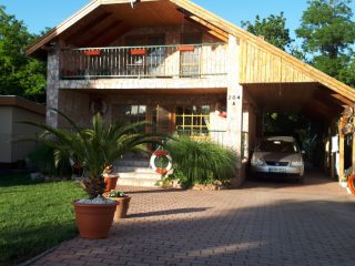 Eladó 120 m²-escsaládi ház Tass, Dunapart utca: 150'000'000 Ft