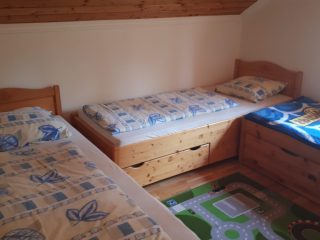 Eladó 120 m²-escsaládi ház Tass, Dunapart utca: 150'000'000 Ft