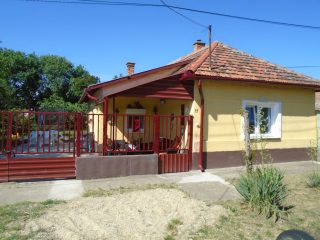 Eladó 53 m²-escsaládi ház Tiszaalpár, Arany János utca: 14'900'000 Ft