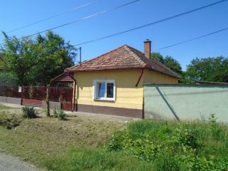 Eladó 53 m²-escsaládi ház Tiszaalpár, Arany János utca: 14'900'000 Ft