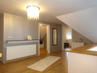 Eladó 195 m²-escsaládi ház Tiszakécske, Bajza utca: 104'500'000 Ft