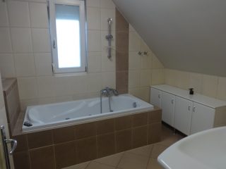 Eladó 195 m²-escsaládi ház Tiszakécske, Bajza utca: 104'500'000 Ft