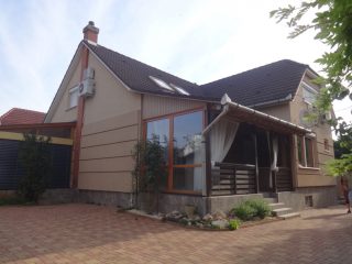 Eladó 195 m²-escsaládi ház Tiszakécske, Bajza utca: 104'500'000 Ft