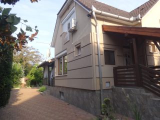 Eladó 195 m²-escsaládi ház Tiszakécske, Bajza utca: 104'500'000 Ft