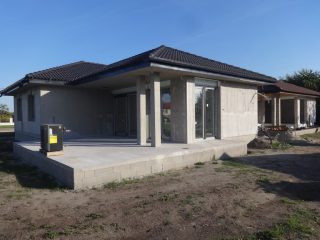 Eladó 95 m²-escsaládi ház Tiszakécske, Dr. Tóth Géza utca: 61'750'000 Ft