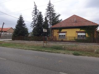Eladó 140 m²-escsaládi ház Tiszakécske, Fő út: 39'900'000 Ft