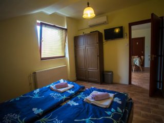 Eladó 480 m²-esüdülő Tiszakécske, Fürdő utca: 79'900'000 Ft