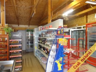 Eladó 450 m²-esüzlethelyiség utcai bejárattal Tiszakécske, Fürdő utca: 75'000'000 Ft