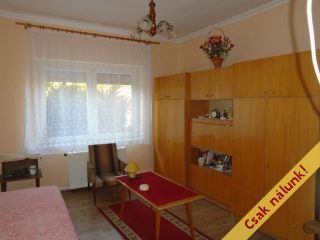 Eladó 70 m²-escsaládi ház Tiszakécske, Gábor Áron utca: 46'900'000 Ft