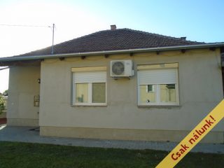 Eladó 134 m²-escsaládi ház Tiszakécske, Hősök útja: 59'900'000 Ft