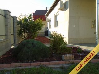 Eladó 134 m²-escsaládi ház Tiszakécske, Hősök útja: 59'900'000 Ft