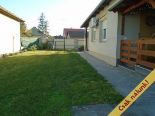 Eladó 134 m²-escsaládi ház Tiszakécske, Hősök útja: 59'900'000 Ft