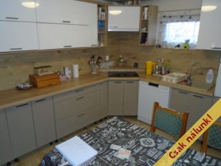 Eladó 134 m²-escsaládi ház Tiszakécske, Hősök útja: 59'900'000 Ft