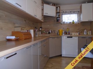 Eladó 134 m²-escsaládi ház Tiszakécske, Hősök útja: 59'900'000 Ft