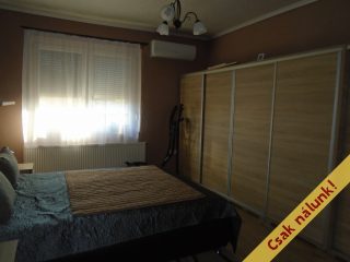 Eladó 134 m²-escsaládi ház Tiszakécske, Hősök útja: 59'900'000 Ft