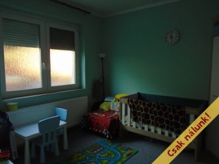 Eladó 134 m²-escsaládi ház Tiszakécske, Hősök útja: 59'900'000 Ft