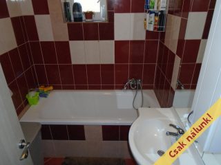 Eladó 134 m²-escsaládi ház Tiszakécske, Hősök útja: 59'900'000 Ft